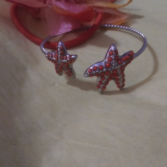 Children Adjustable Orange Starfish Bracelet. - Picture 4 of 6